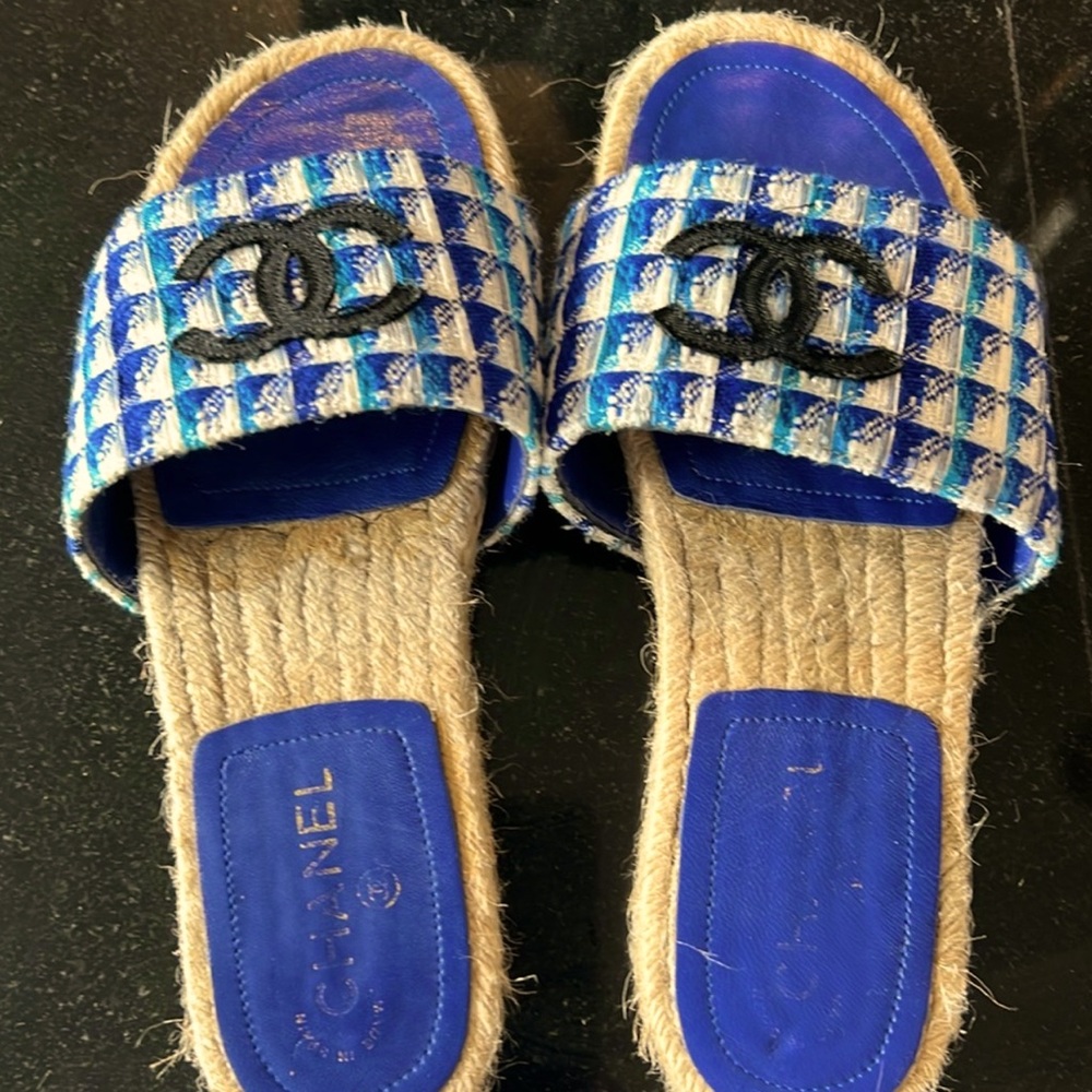 Chanel slides
